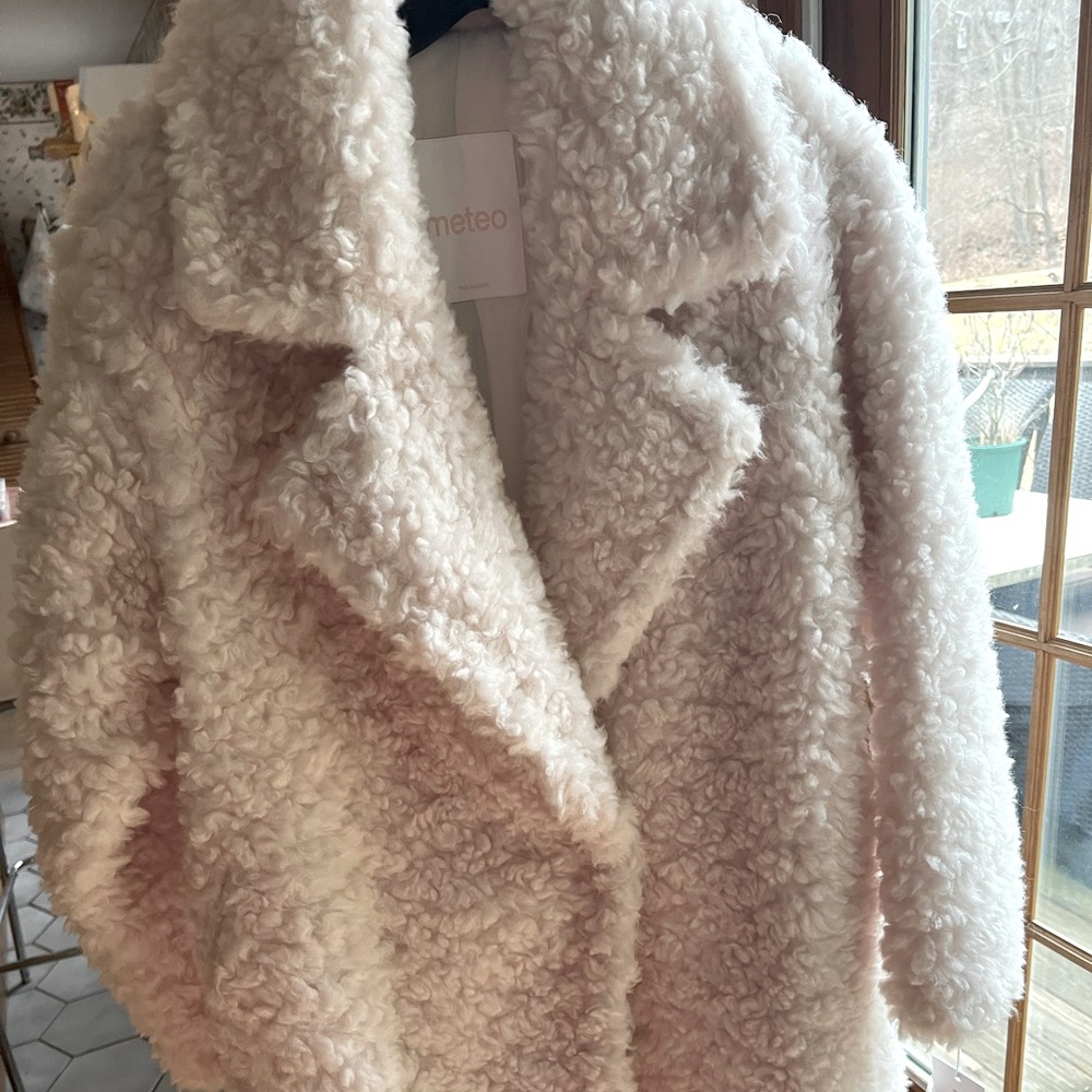 Beautiful ivory coat from Yves Salomon